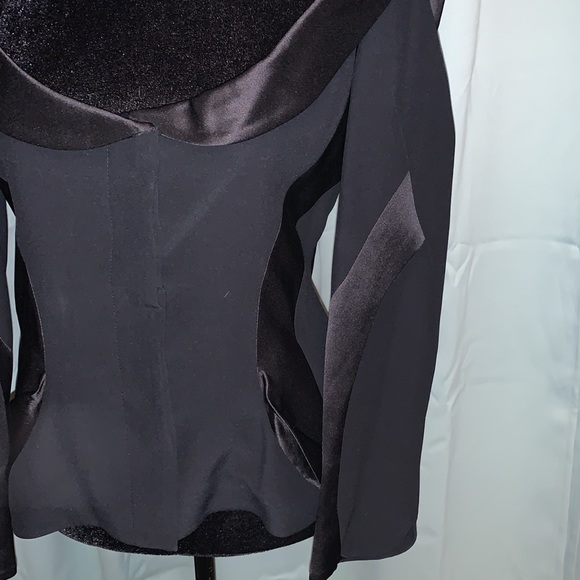 Alexader McQuee Silk Suit - Picture 2 of 16